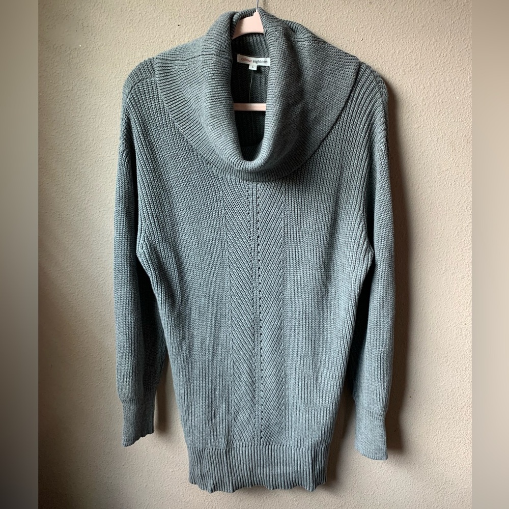 NWT Colour Eighteen gray long sleeve sweater. Size L.